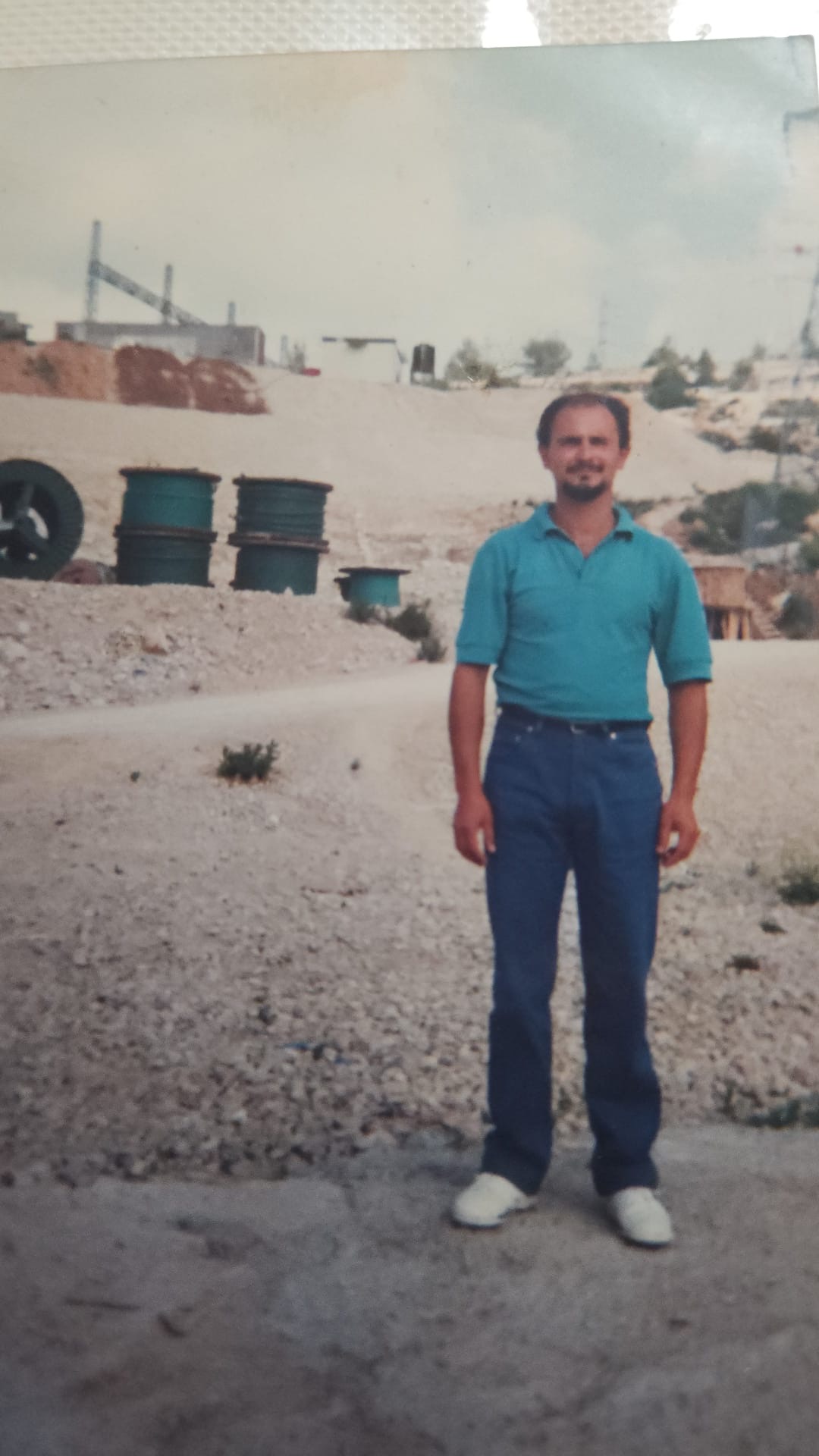 Doru pe șantier în Israel, coordonând echipa